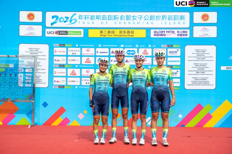 La squadra sul palco della seconda giornata.