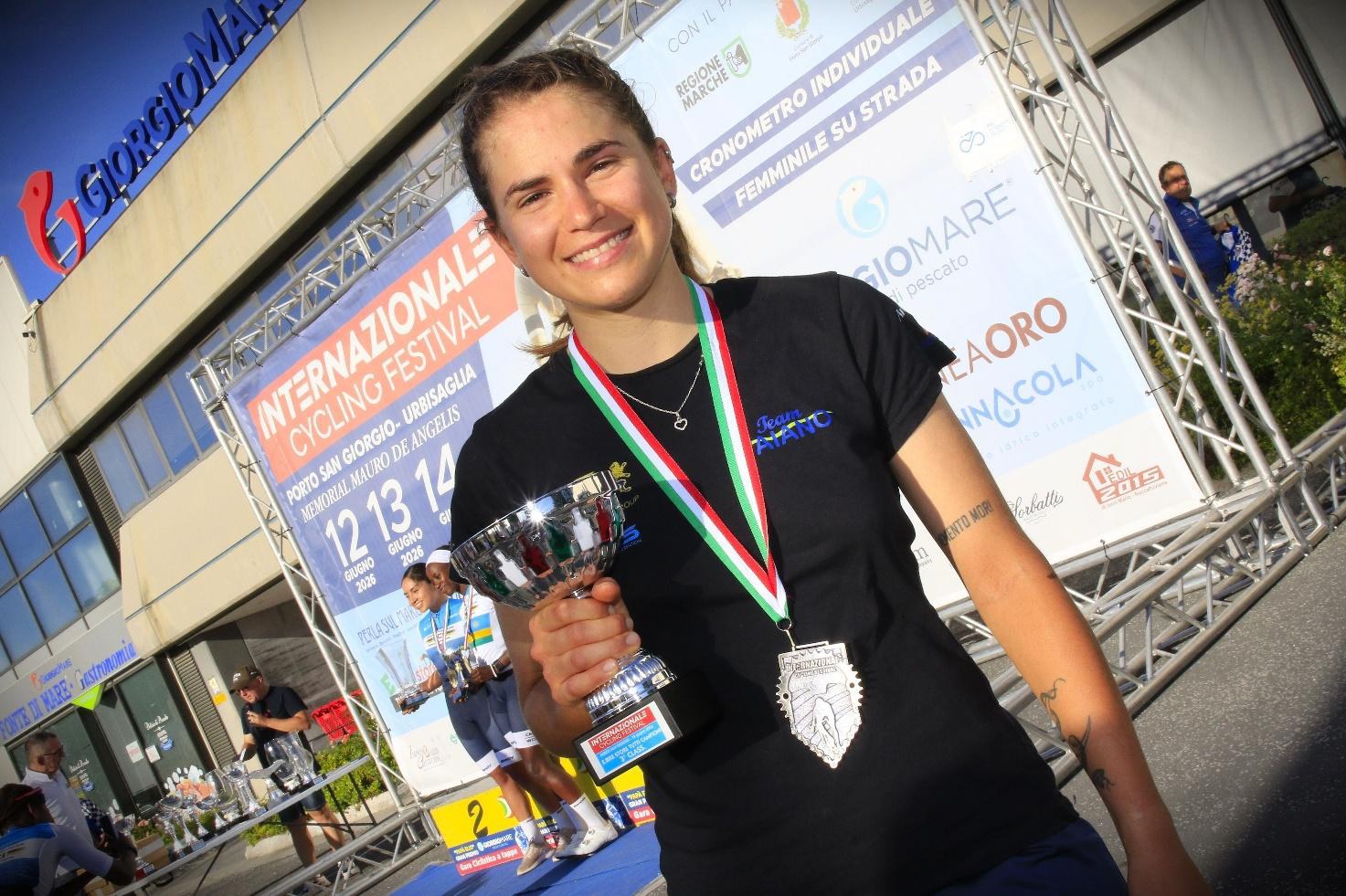 Irene Affolati sale sul podio all'Internazionale Cycling Festival