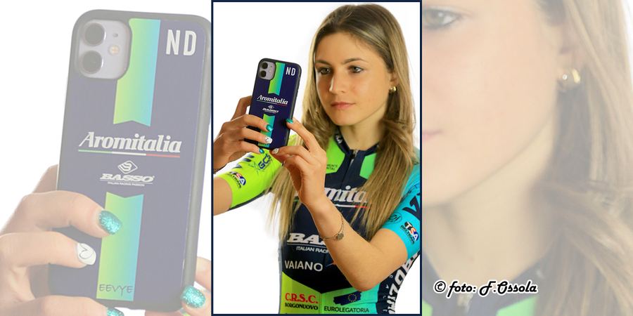 Aromitalia – Basso Bikes – Vaiano: atlete e staff al telefono con “EEVYE”